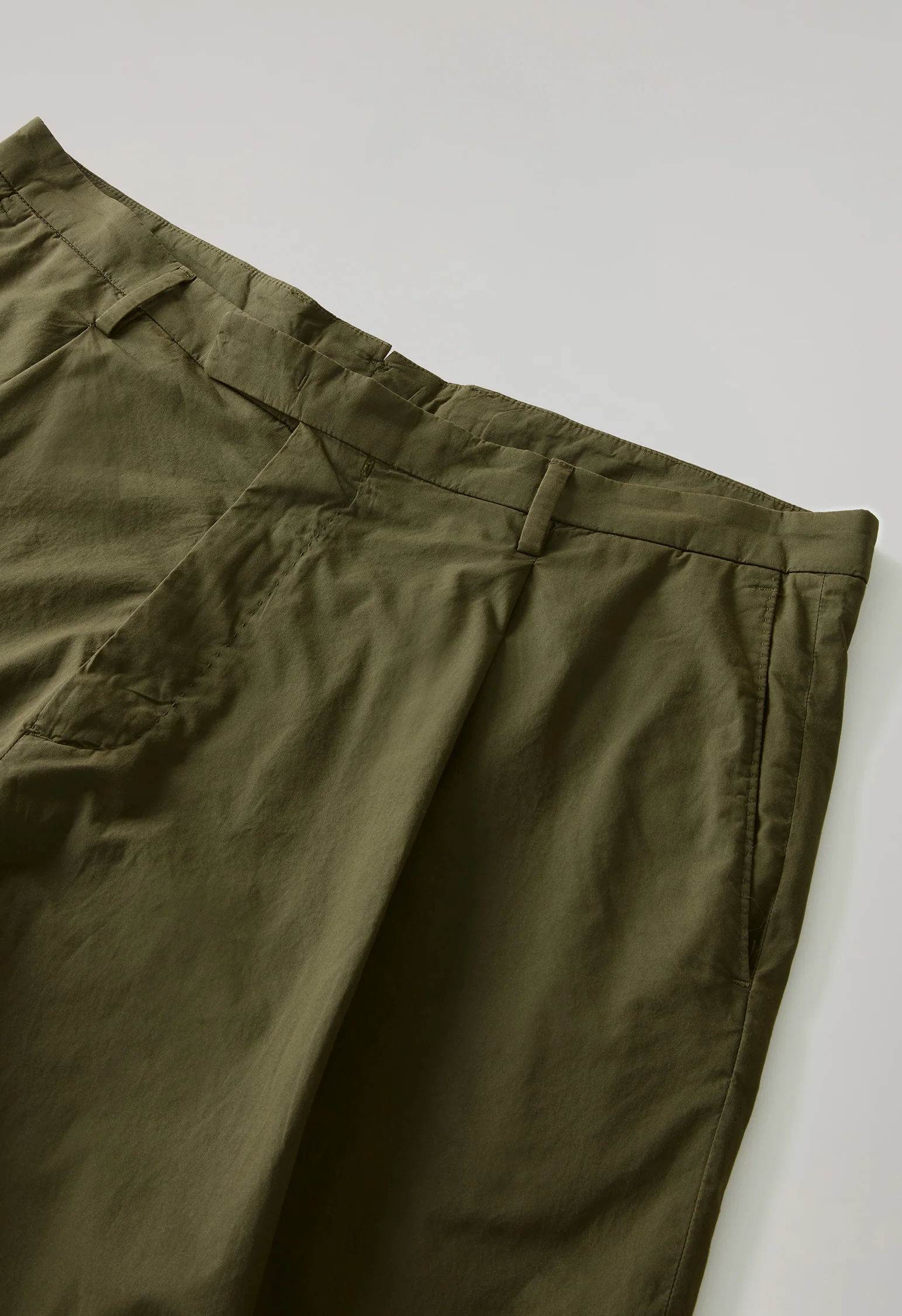 Abito Khaki Bermuda in popeline tinto in capo verde - Image 6