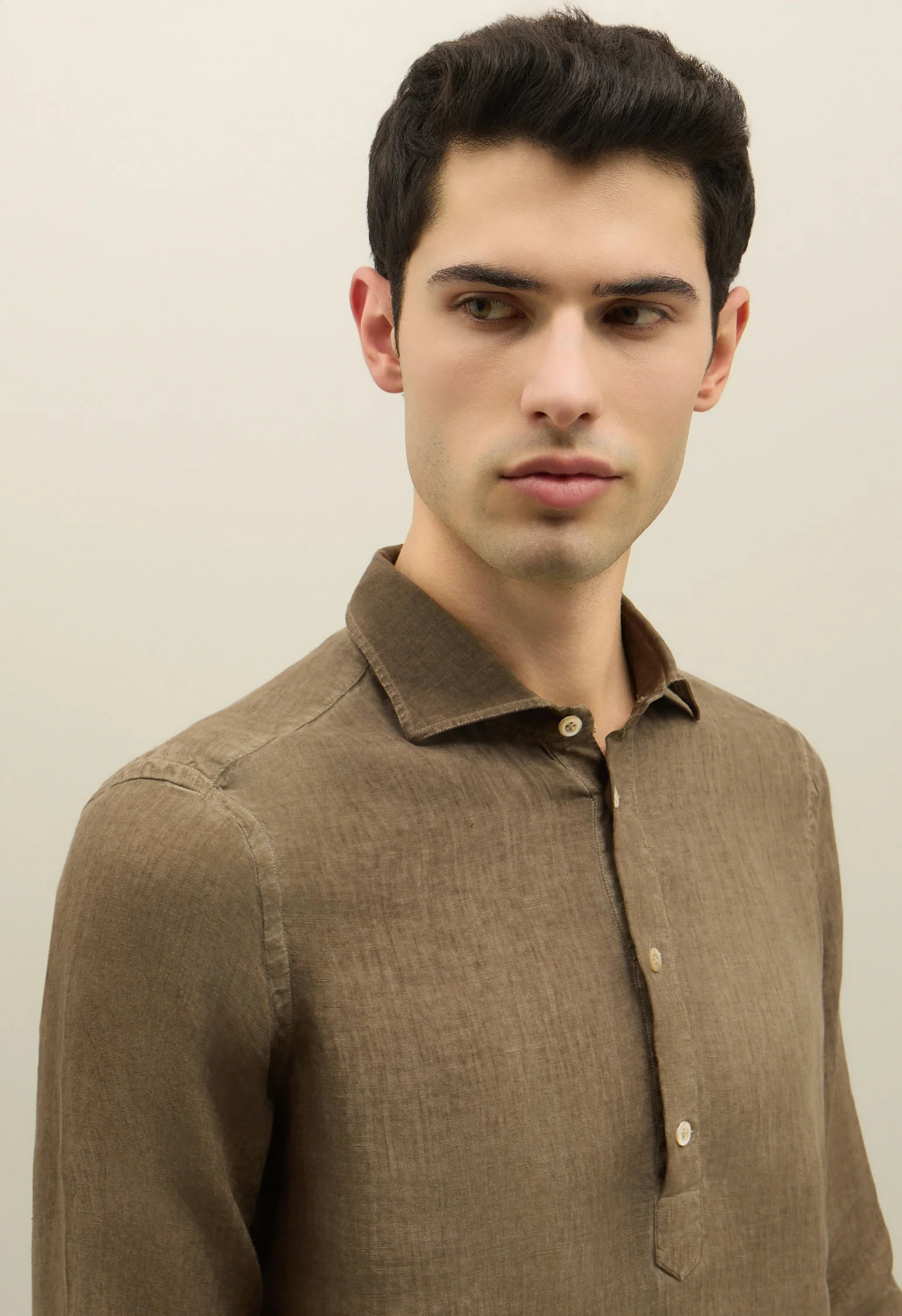 Camicia-Polo in lino tinto in capo verde - Image 3