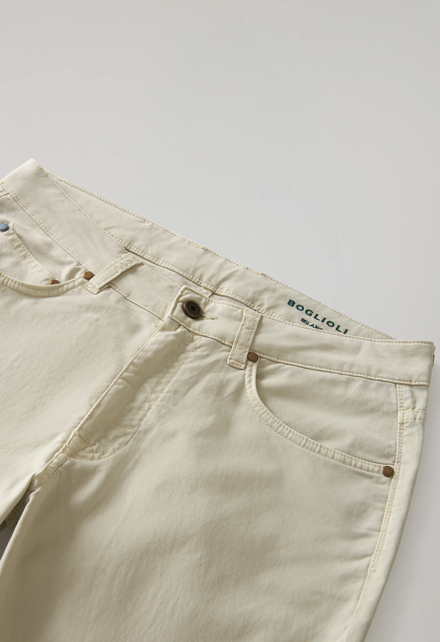 Pantalone 5 tasche in cotone e seta tinto in capo beige - Image 5