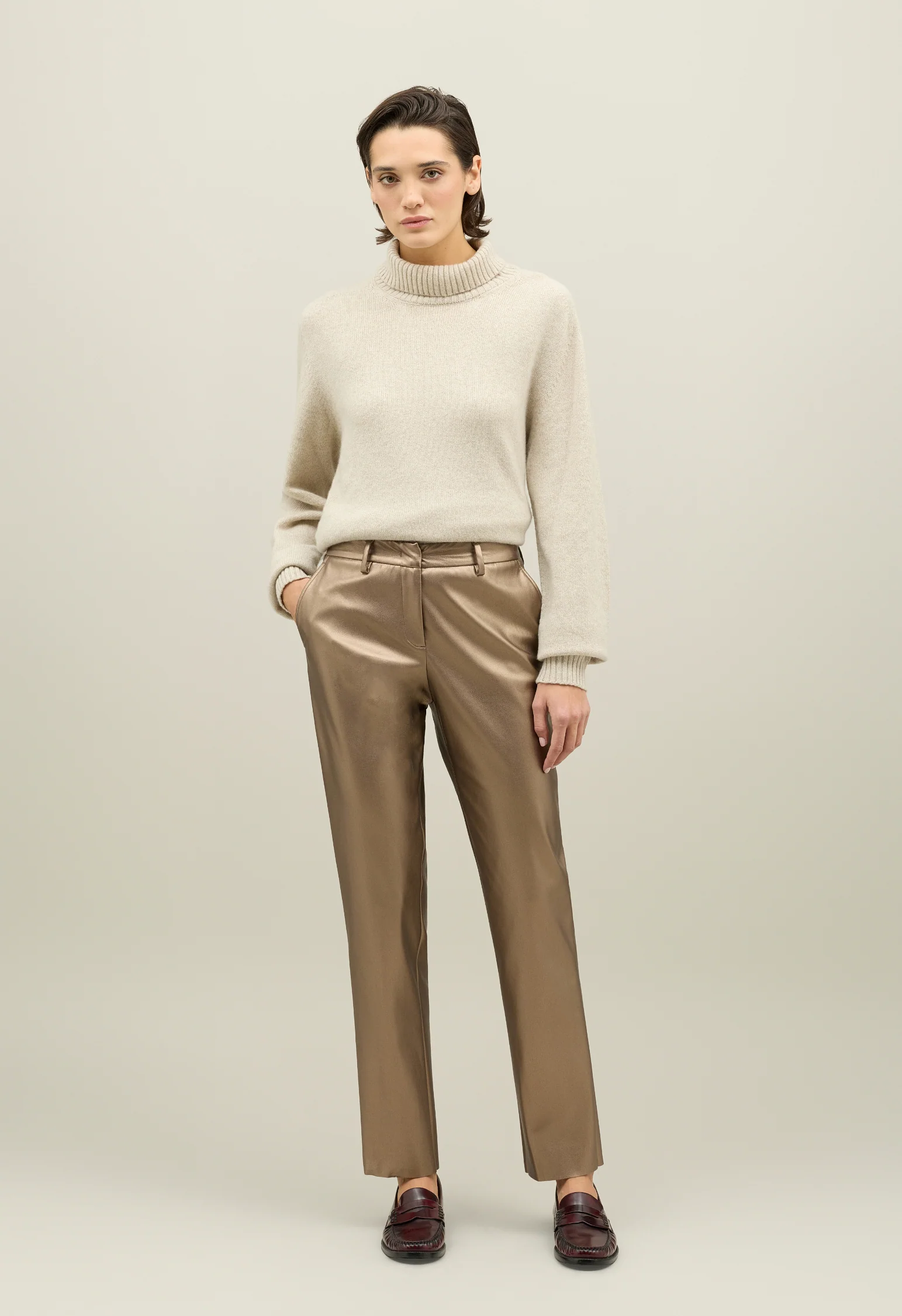Pantalone Chino in pelle vegana oro