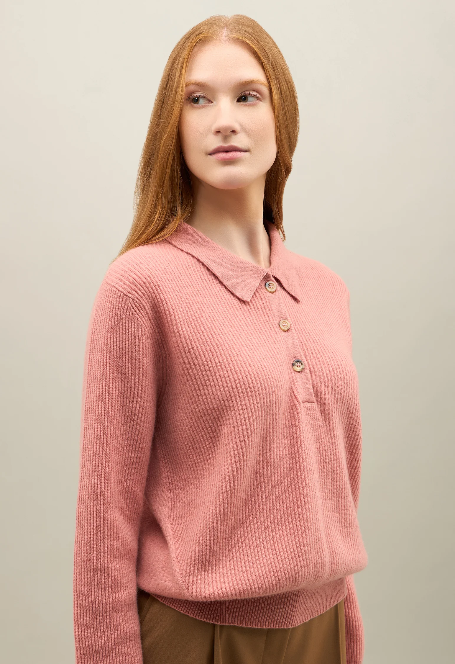 Polo in cashmere a costine rosa - Image 3
